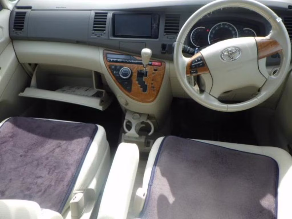 TOYOTA ISIS