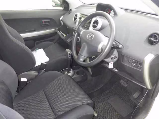 TOYOTA IST