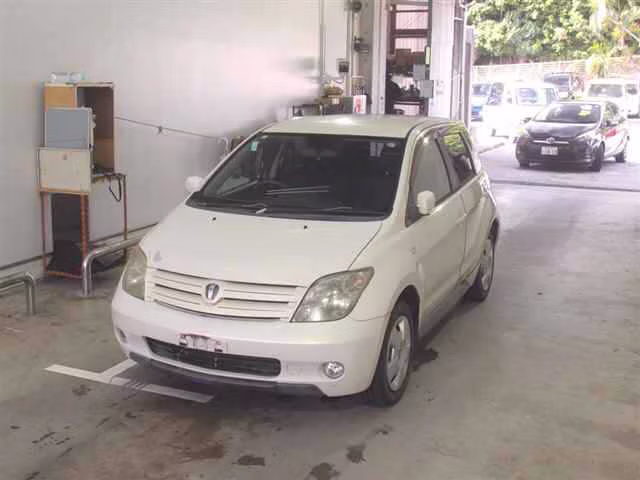 TOYOTA IST