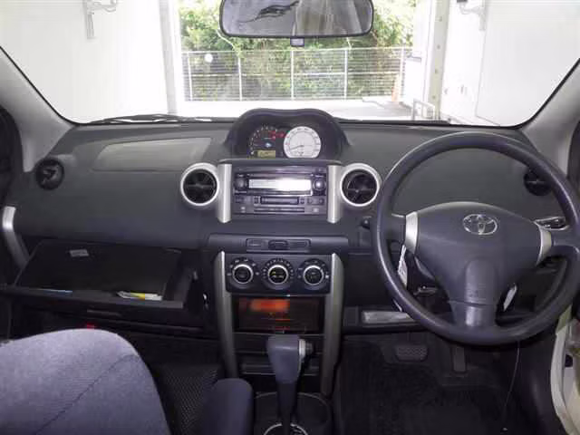 TOYOTA IST
