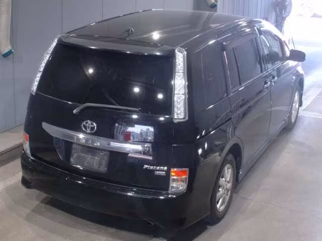TOYOTA ISIS