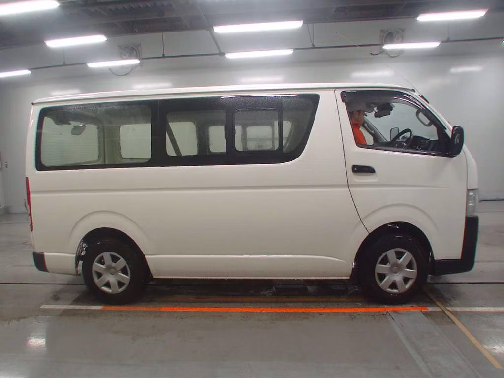 TOYOTA REGIUS ACE