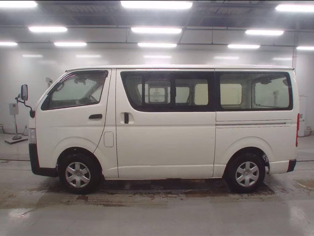 TOYOTA REGIUS ACE