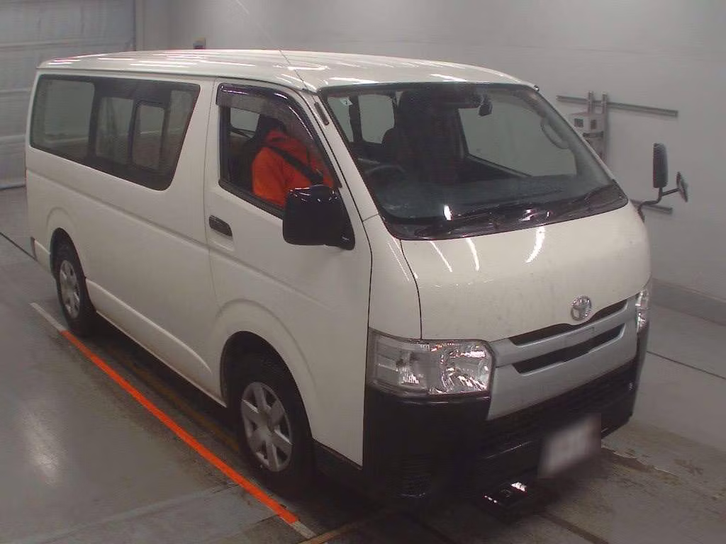 TOYOTA REGIUS ACE