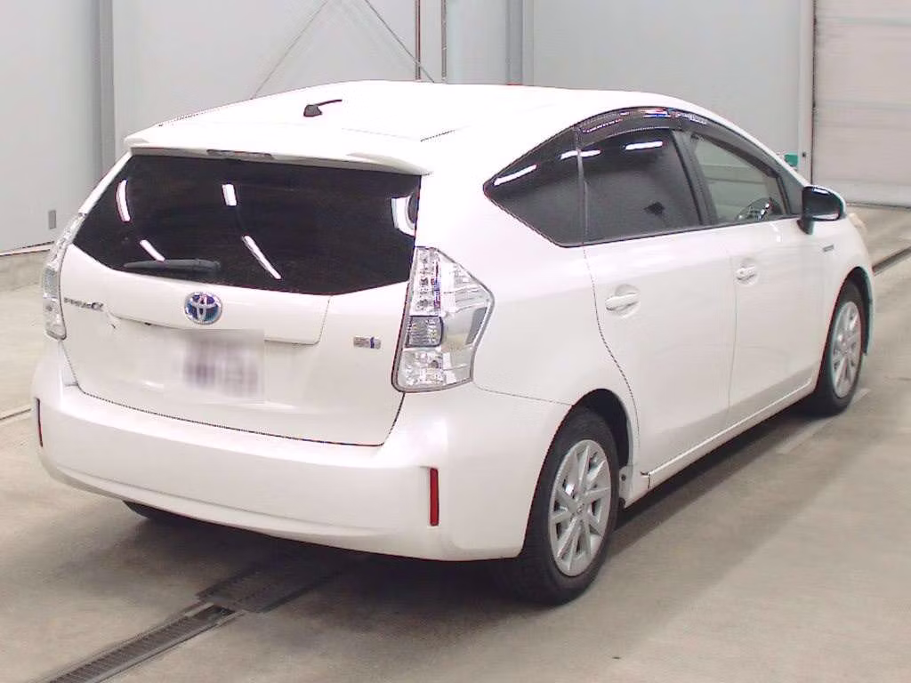 TOYOTA PRIUS ALPHA
