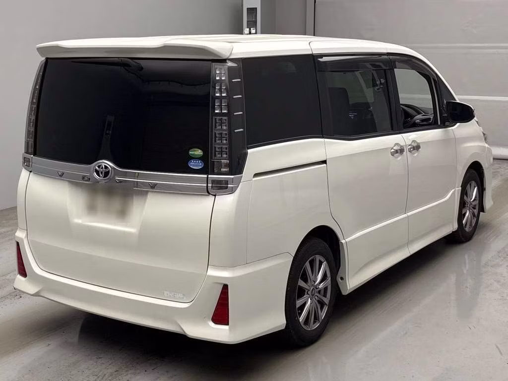 TOYOTA VOXY
