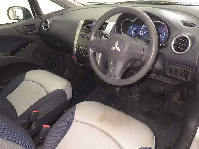 MITSUBISHI COLT