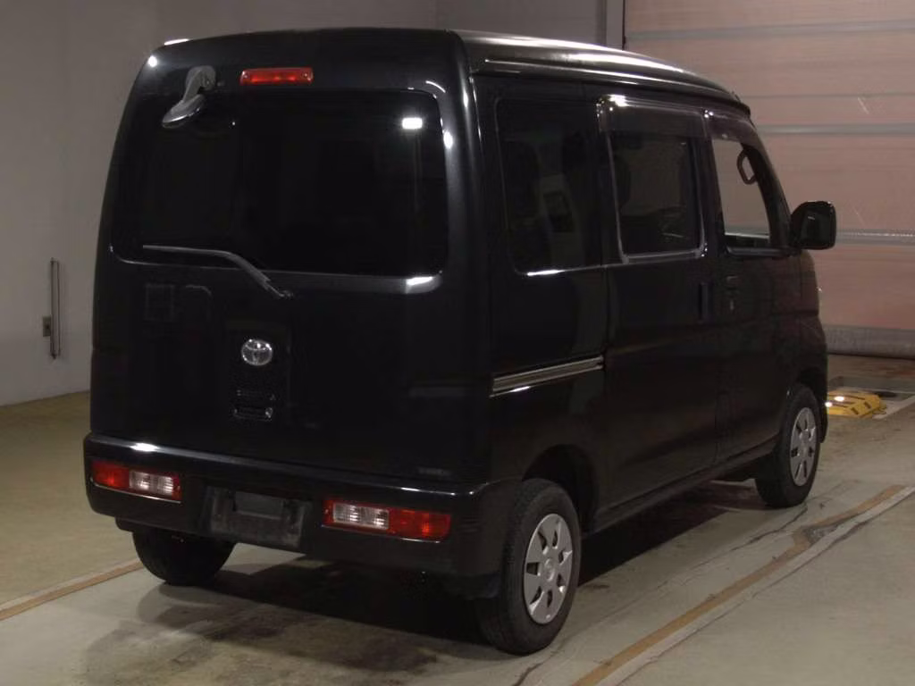TOYOTA PIXIS VAN