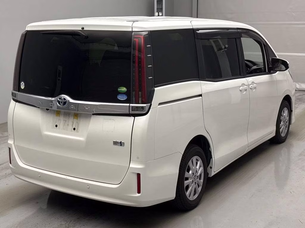 TOYOTA NOAH