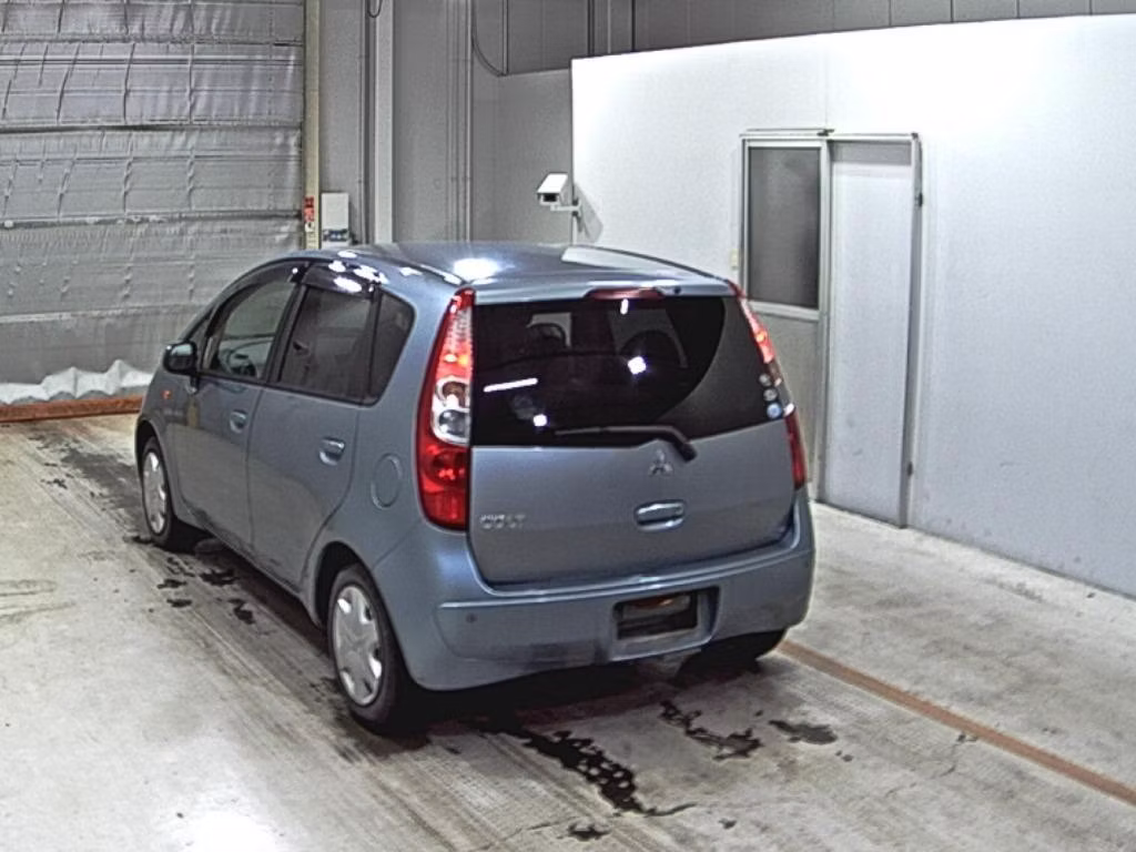 MITSUBISHI COLT