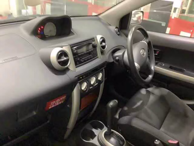 TOYOTA IST