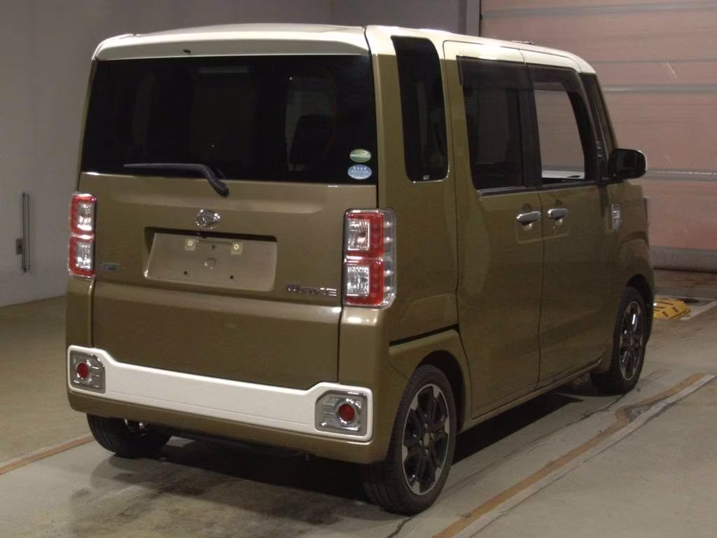 DAIHATSU WAKE