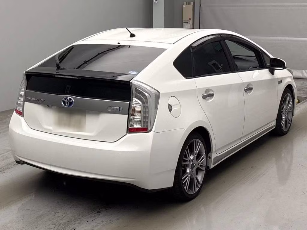 TOYOTA PRIUS PHV