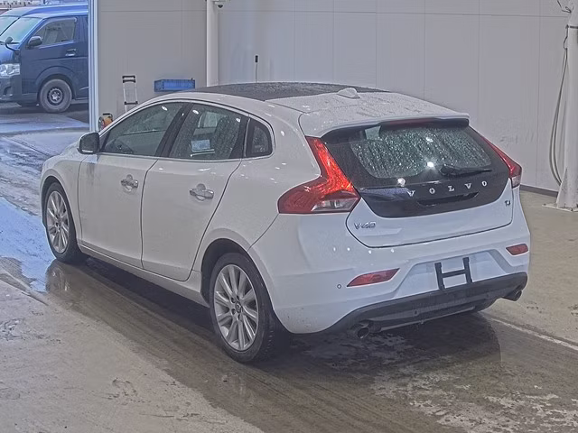 VOLVO V40
