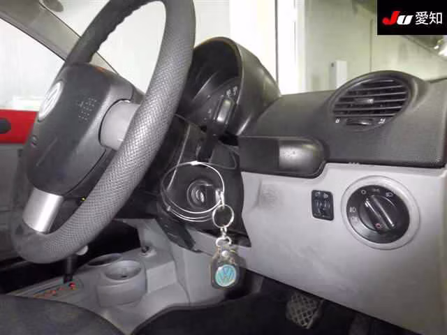 VOLKSWAGEN BEETLE