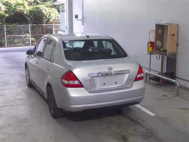 NISSAN TIIDA LATIO