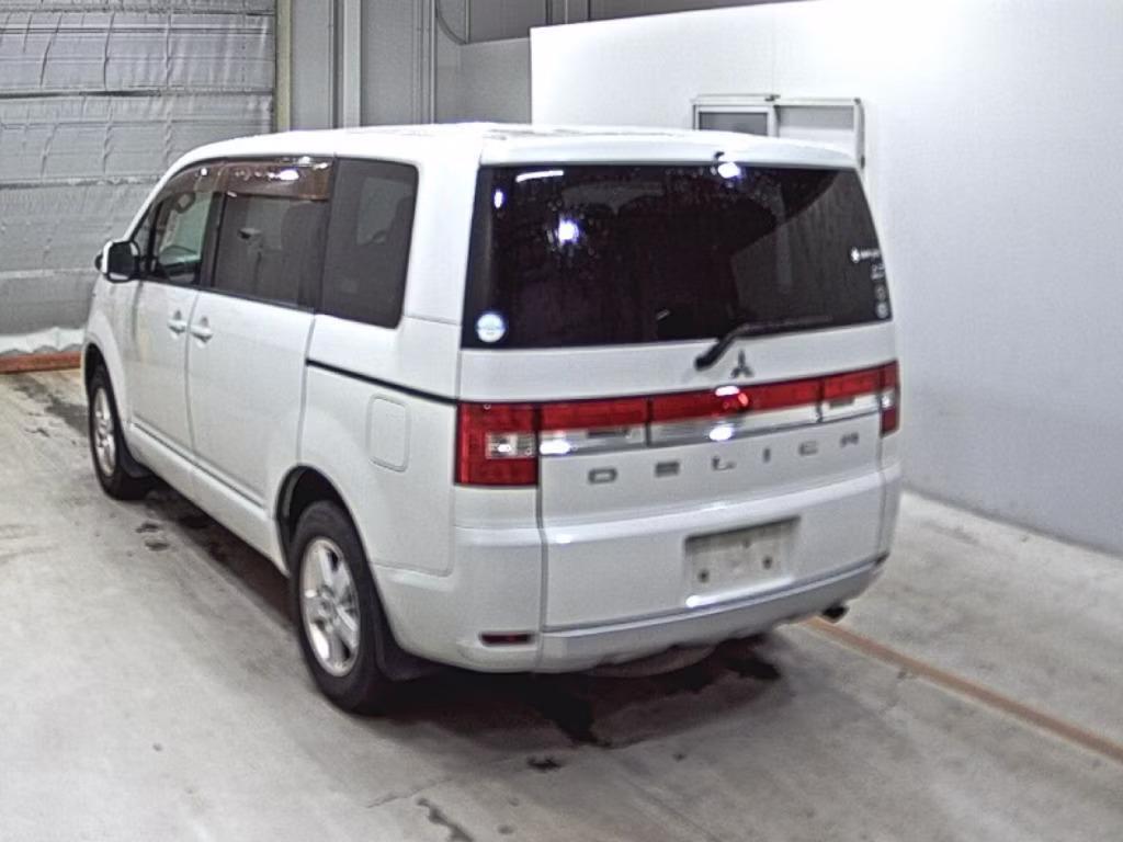MITSUBISHI DELICA D:5