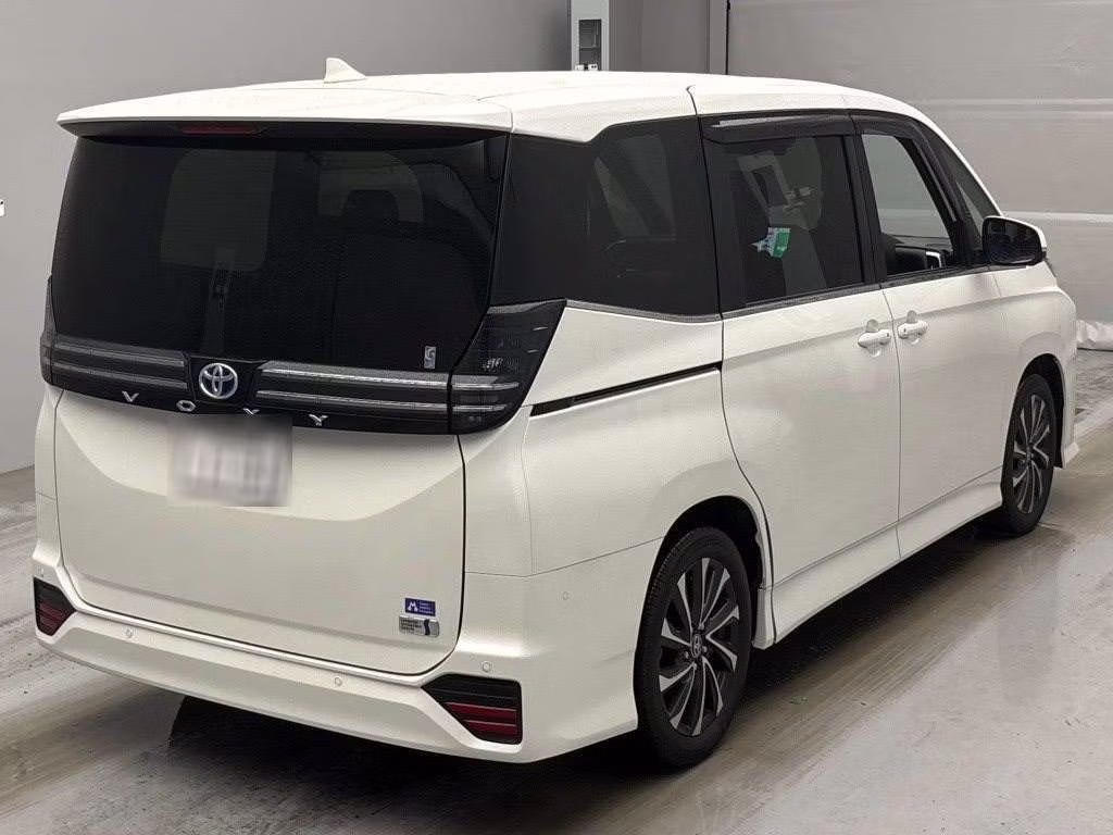 TOYOTA VOXY
