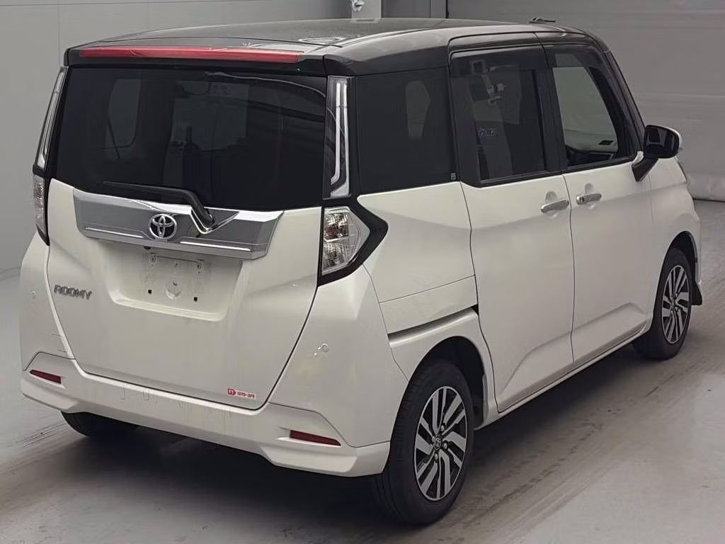 TOYOTA ROOMY