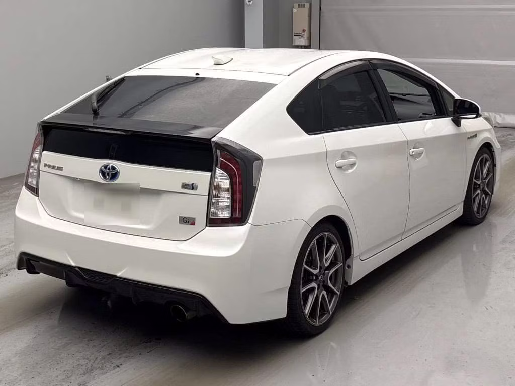 TOYOTA PRIUS