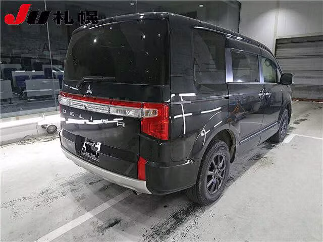 MITSUBISHI DELICA D:5