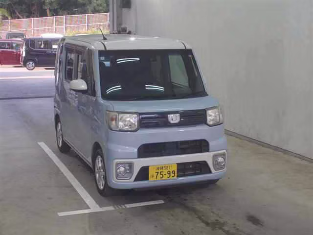 DAIHATSU WAKE