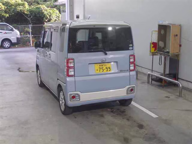 DAIHATSU WAKE