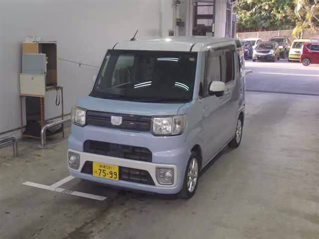 DAIHATSU WAKE