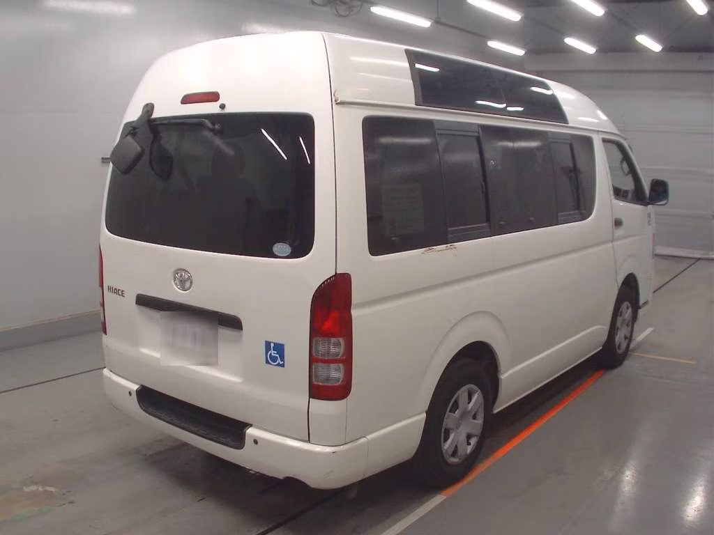 TOYOTA REGIUS ACE