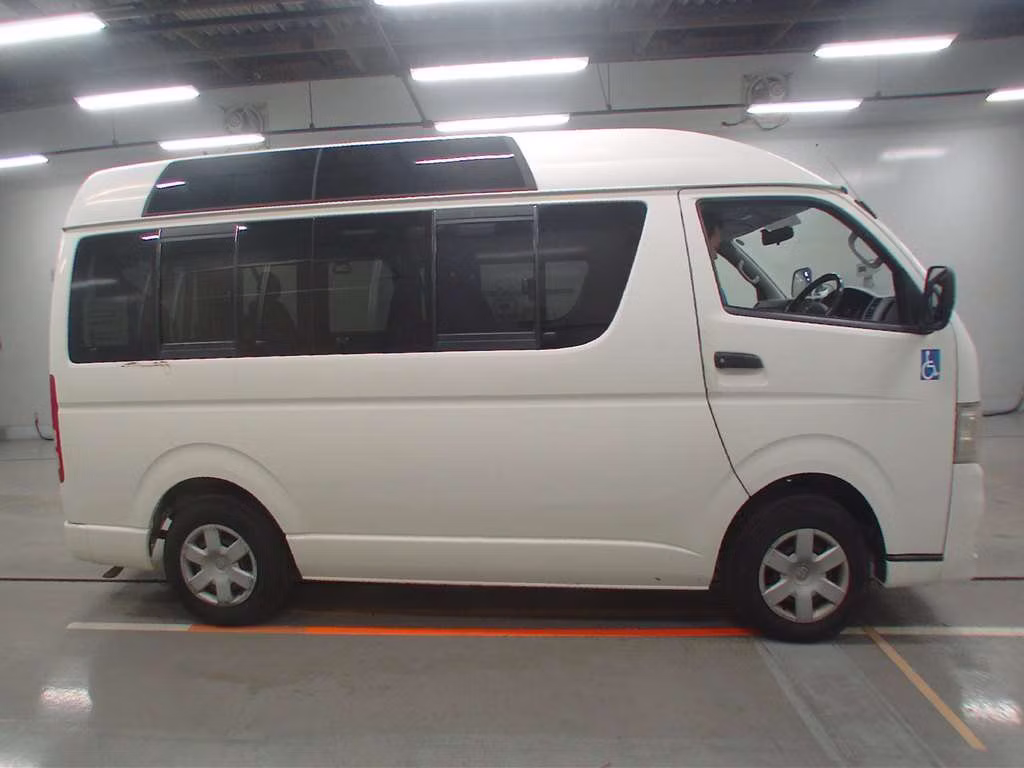 TOYOTA REGIUS ACE