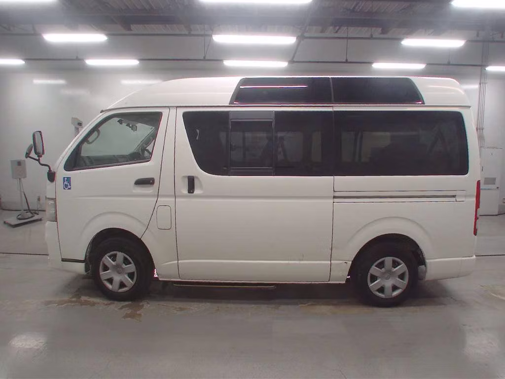 TOYOTA REGIUS ACE