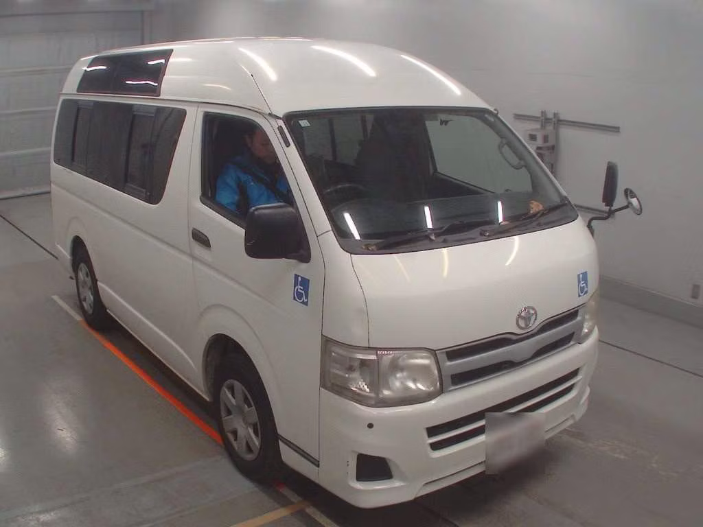 TOYOTA REGIUS ACE