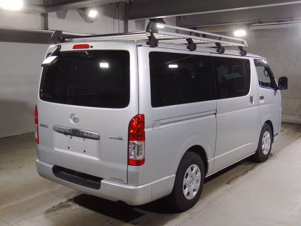 TOYOTA REGIUS ACE