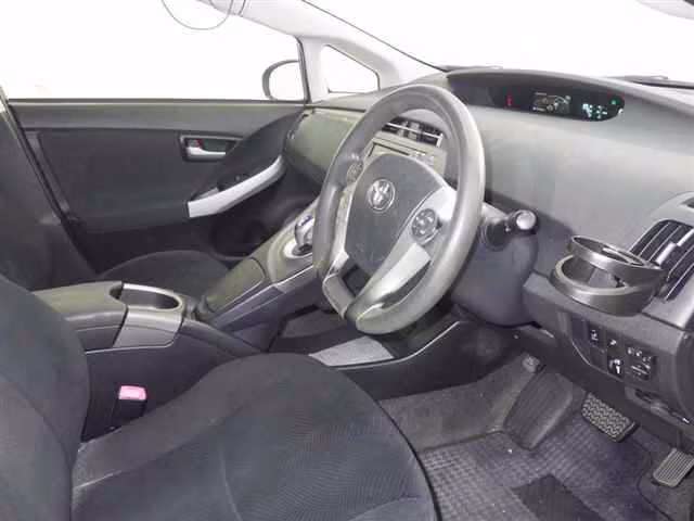 TOYOTA PRIUS PHV