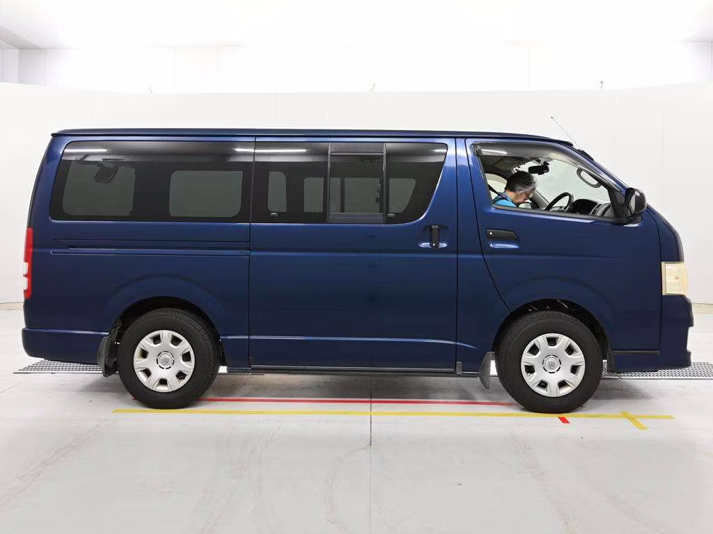 TOYOTA REGIUS ACE