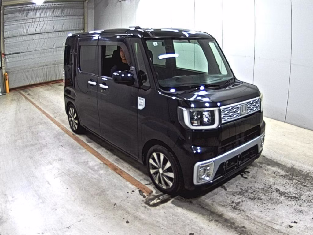 DAIHATSU WAKE