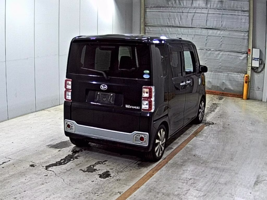 DAIHATSU WAKE