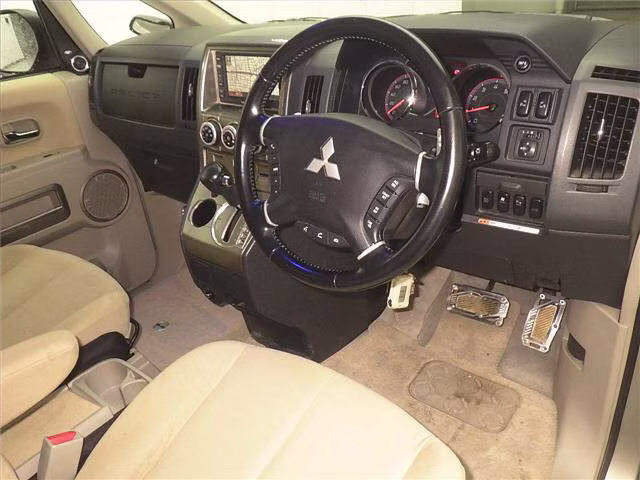 MITSUBISHI DELICA D:5