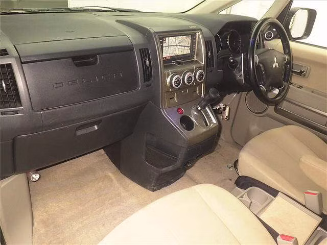 MITSUBISHI DELICA D:5