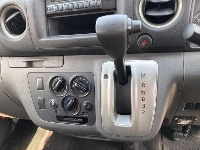 NISSAN NV350 CARAVAN