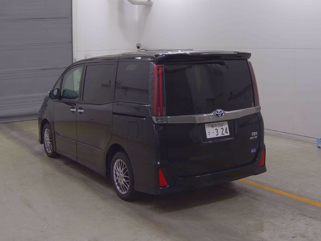 TOYOTA NOAH