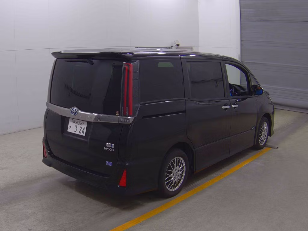 TOYOTA NOAH