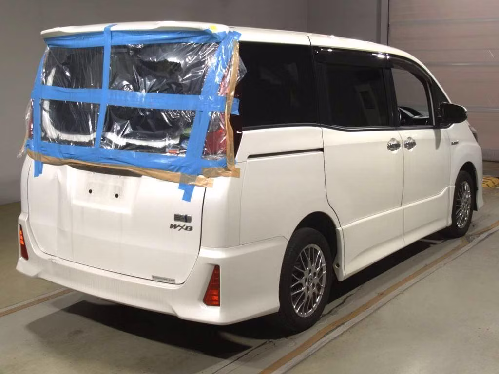 TOYOTA NOAH