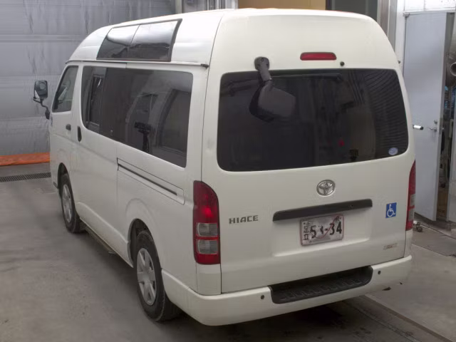 TOYOTA REGIUS ACE