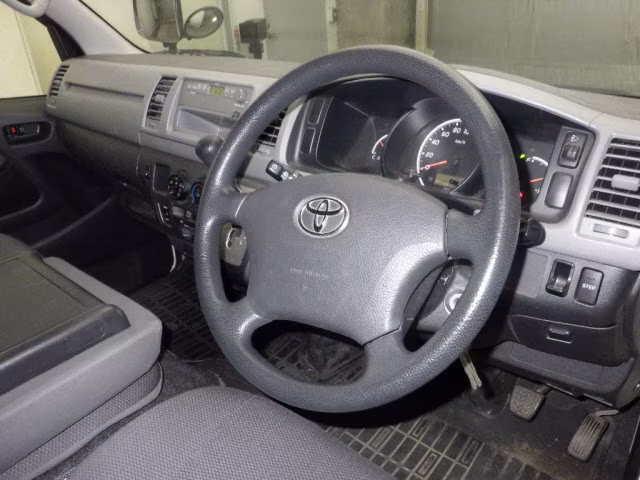 TOYOTA REGIUS ACE