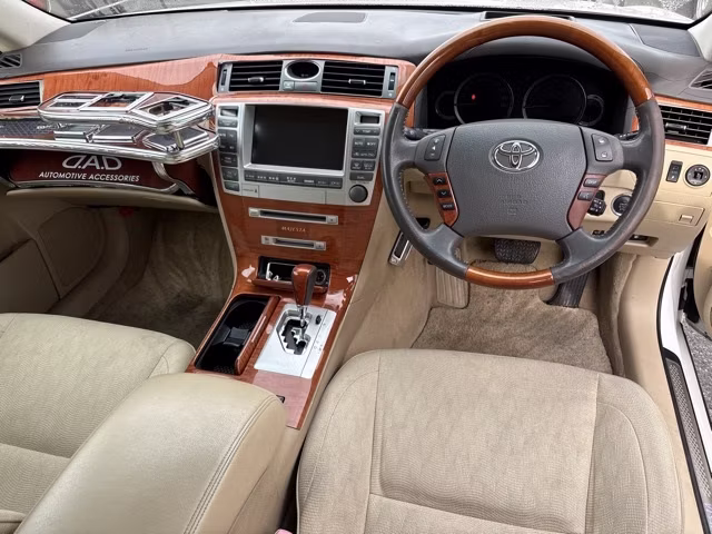 TOYOTA CROWN MAJESTA