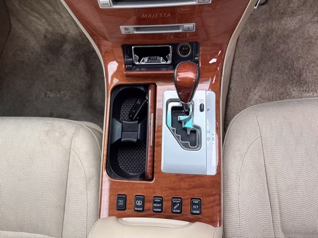 TOYOTA CROWN MAJESTA