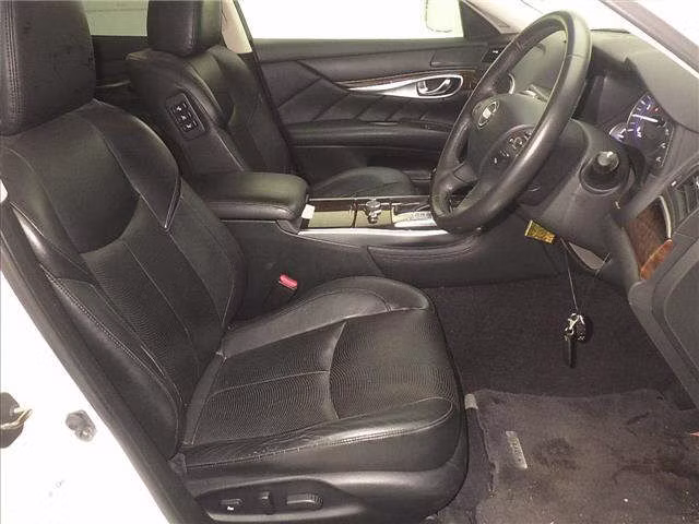 NISSAN FUGA