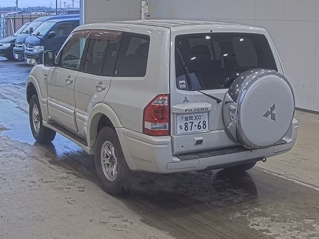 MITSUBISHI PAJERO