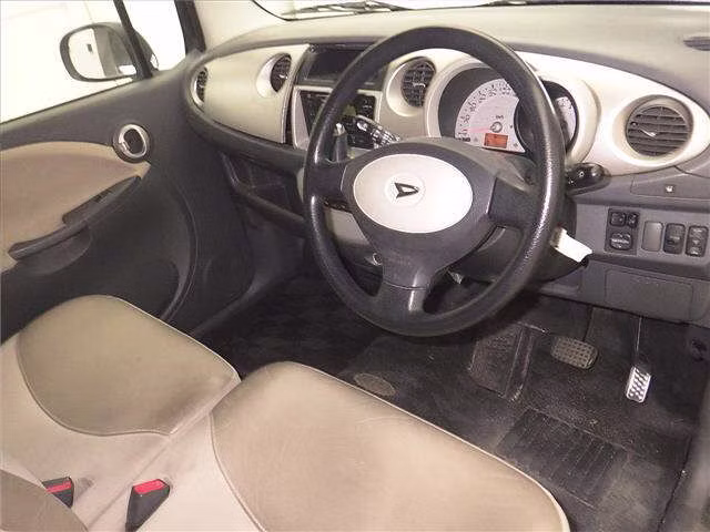 DAIHATSU MOVE LATTE
